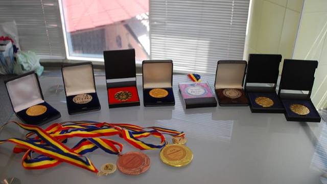 Cercetătorii de aur ai Moldovei. Au luat medalii pentru tratamentul afecțiunilor parodonțiului