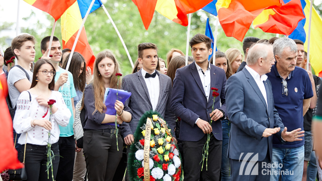 FOTO | Un minut de reculegere la Cimitirul Eroilor Români, în memoria celor căzuți în cele două războaie mondiale