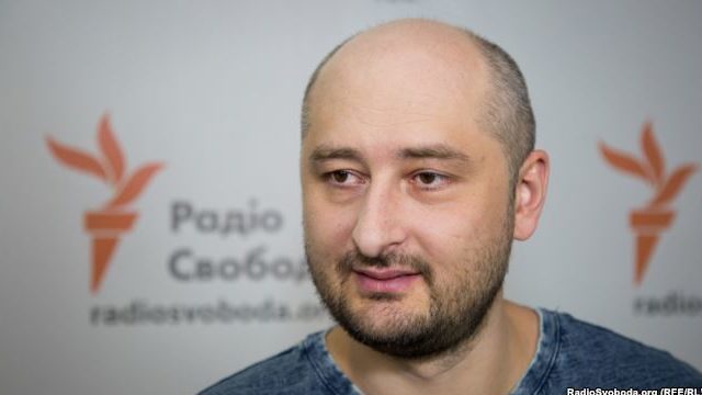 Jurnalistul rus de opoziție, Arkadi Babcenko, a fost omorât la Kiev