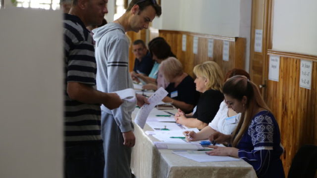 VOX | Care sunt așteptările locuitorilor Chișinăului față de alegeri și de la cei doi candidați