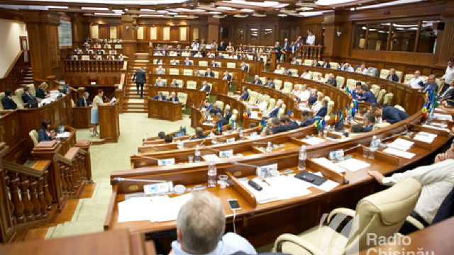 Dezbateri aprinse în Parlament privind scumpirea carburanților 