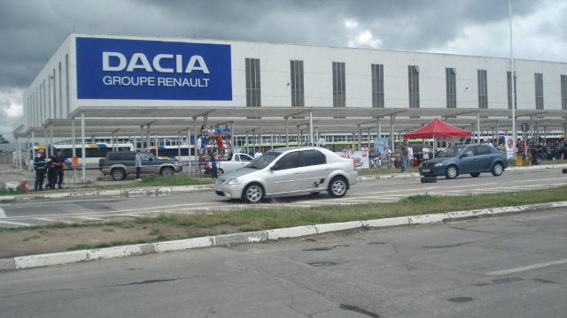 Uzina Dacia a ajuns să producă un vehicul la fiecare 54 de secunde, adică 1.500 de mașini pe zi