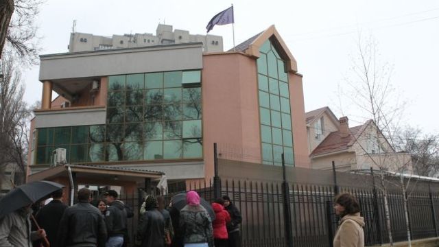 Toate serviciile consulare la Ambasada României în R.Moldova se prestează numai pe bază de programare prealabilă online