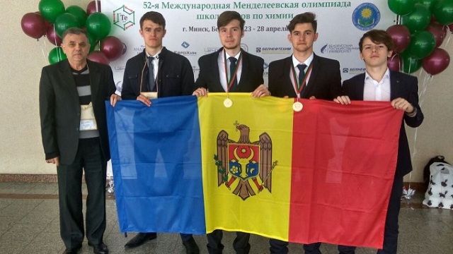 Doi elevi din R.Moldova au obținut medalii de bronz la Olimpiada Internațională de Chimie de la Minsk

