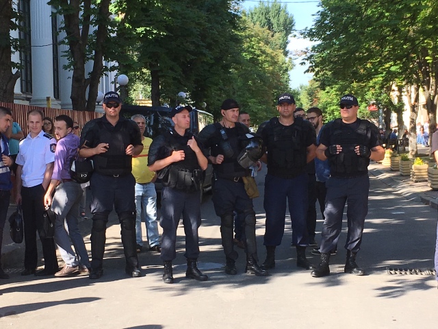 VIDEO/FOTO | UPDATE: Acțiunea de protest s-a încheiat. Circulația pe bulevardul Ștefan cel Mare va fi reluată în curând