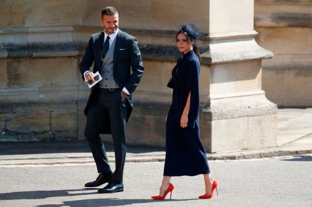 David și Victoria Beckham își donează ținutele purtate la nunta regală în scop umanitar (FOTO)