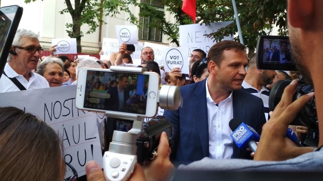 Un nou protest în susținerea primarului ales Andrei Năstase, în fața primăriei Capitalei