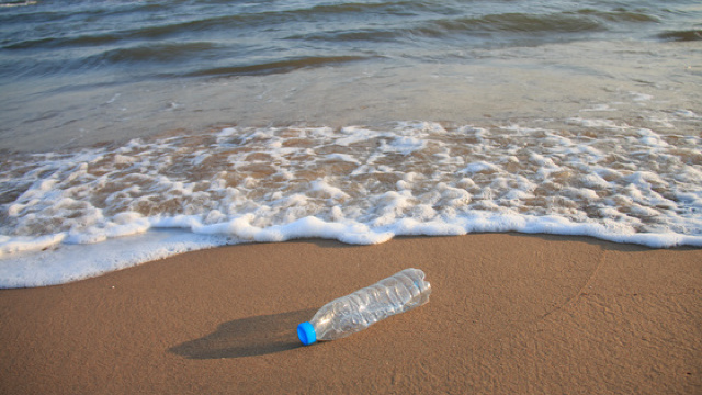 Semnal de alarmă: Marea Mediterană riscă să devină o „mare de plastic”