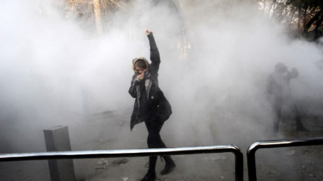 Forțele de ordine de la Teheran au folosit gaze lacrimogene pentru a-i dispersa pe protestatari

