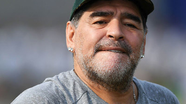Fotbal | Diego Maradona are probleme la genunchi și va fi consultat de un medic columbian
