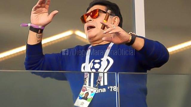 Maradona cere scuze pentru că a fumat un trabuc la meciul Argentina-Islanda: Fiecare cu felul lui de a-și manifesta emoțiile