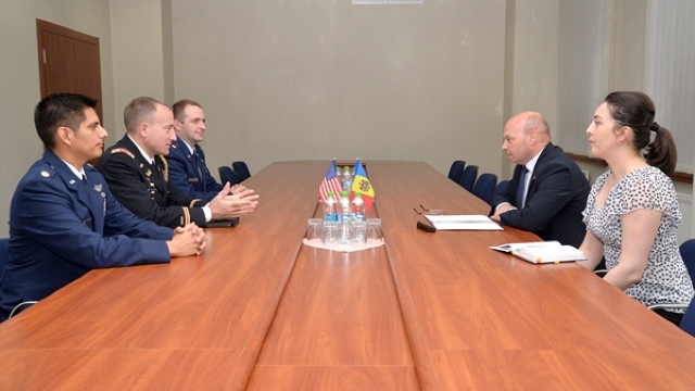 Întrevedere moldo-americană la Ministerul Apărării. A fost prezentat noul șef al Biroului de cooperare militară al SUA