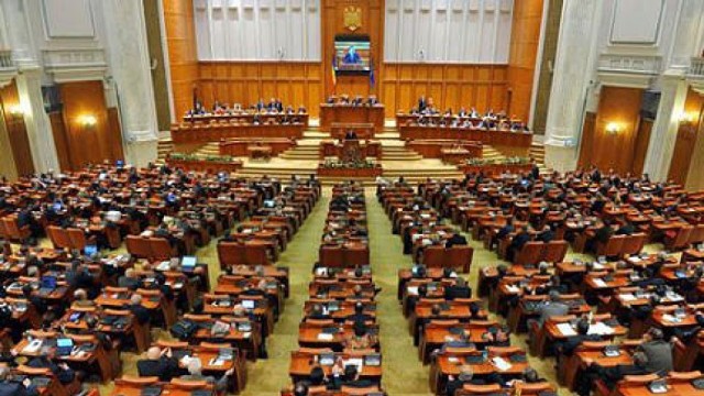 Dezbatere publică în Parlamentul de la București despre susținerea R.Moldova în parcursul european