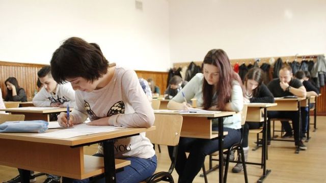 BACALAUREAT 2018 | Absolvenții liceelor susțin examenul la limba străină