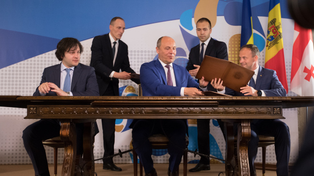 FOTO | Candu a semnat, la Kiev, documentul de înființare a Adunării Parlamentare R.Moldova-Georgia-Ucraina
