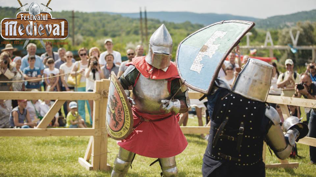 Un turnir internațional de lupte istorice, la Vatra, în cadrul „Festivalului Medieval” de la Vatra