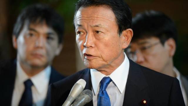 Japonia | Ministrul finanțelor renunță la salariul pe un an în urma unui scandal