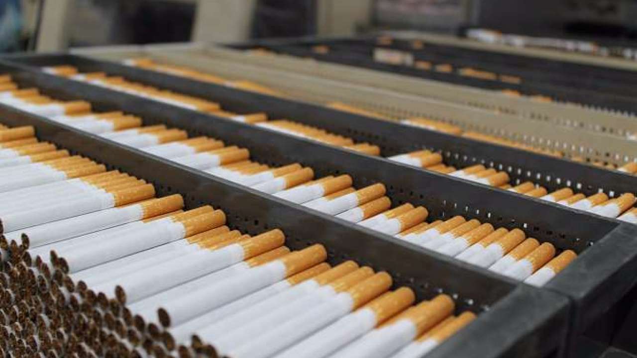 Производитель сигарет купить. Philip Morris завод сигарет. Самаркандская сигаретная фабрика. Табачная промышленность. Табачный цех.