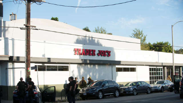 SUA | O femeie ucisă în urma unei luări de ostatici la un magazin din Los Angeles. Atacatorul a fost arestat (FOTO)