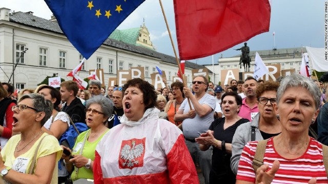 VIDEO | Proteste de amploare în Polonia împotriva reformelor judiciare