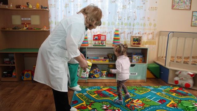 Copiii cu vârsta de la 4 luni la 3 ani vor fi admiși la „Centrul de zi pentru îngrijire” 