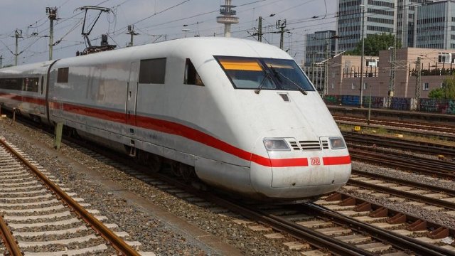 Recipient cu o substanță necunoscută, depistat într-un tren din Germania