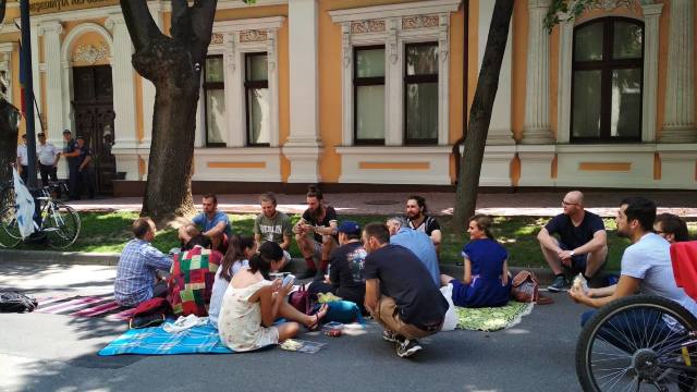 FOTO | Protest inedit al mișcării „Occupy Guguță”. „Cauza de de masă”, în fața Președinției
