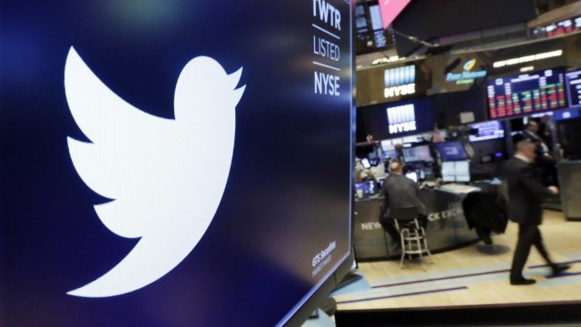 Twitter a suspendat, în două luni, 70 de milioane de conturi suspecte că propagă informații false