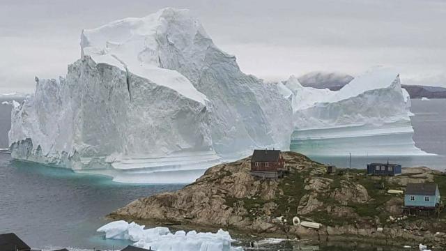 Un aisberg înalt de 100 de metri amenință coastele Groenlandei