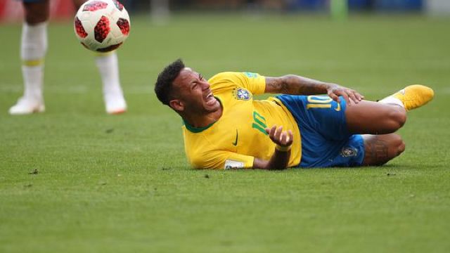 Fotbalistul Neymar a primit 225.000 de euro de la sponsor pentru a-și cere scuze pentru simulările de la CM 2018 (Presa)