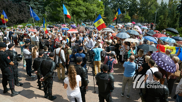 FOTO/VIDEO | Protestul organizat de Mișcarea de Rezistență ACUM în fața Parlamentului R.Moldova