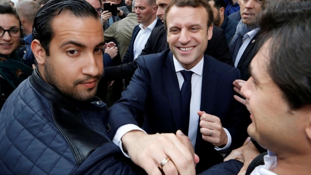 Un fost consilier de securitate al președintelui Franței va apărea în fața instanței, după ce a agresat un protestatar