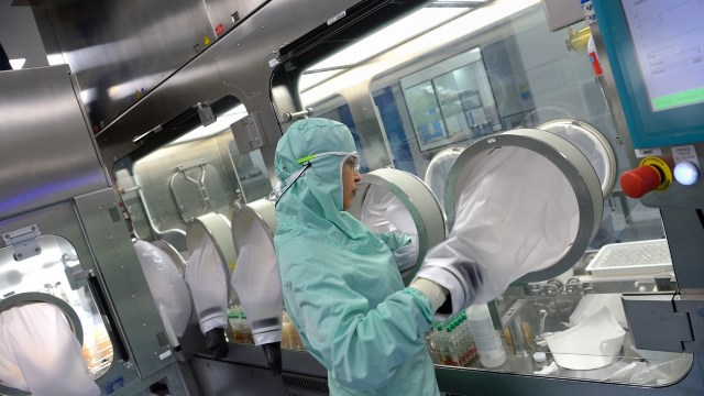 China | Companii farmaceutice somate să suspende producția de medicamente din cauza calitatății vaccinurilor