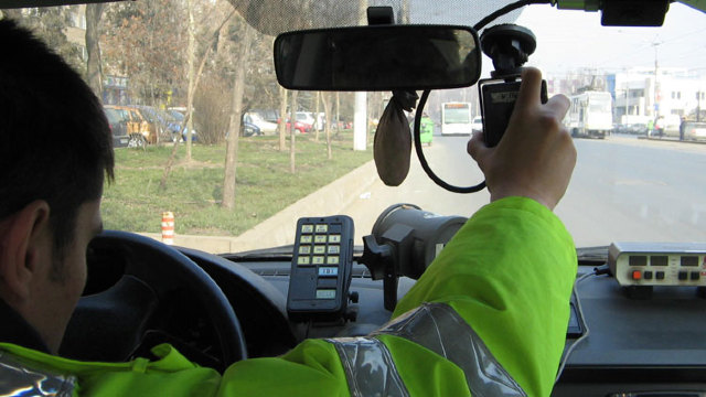 Spre atenția șoferilor, drumurile naționale pe care vor activa polițiști cu radare