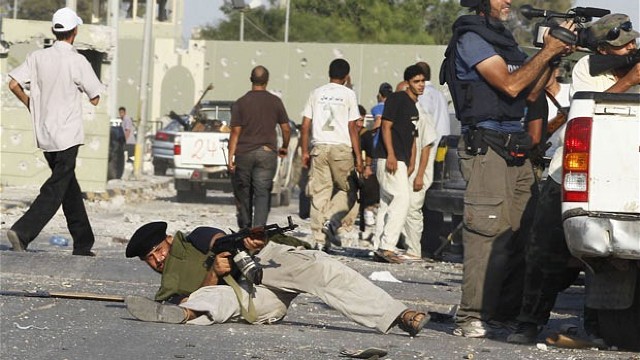 Cel puțin 27 de morți și circa o sută de răniți în trei zile de lupte lângă Tripoli
