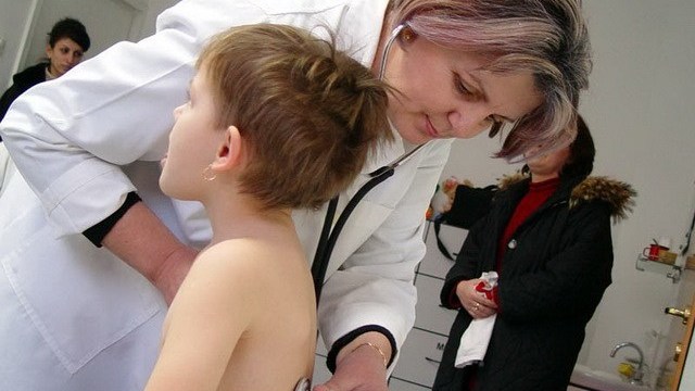 Direcția generală educație cere instituțiilor de învățământ să identifice copii nevaccinați în legătură cu răspândirea rujeolei