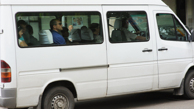Microbuze de rută și taxiuri într-o stare tehnică deplorabilă, în Capitală. Polițiștii au aplicat amenzi și sancțiuni