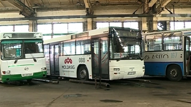 Neajunsurile de la Parcul Urban de Autobuze atrag după sine și venituri mici. Care este vârsta medie a unui autobuz în Chișinău