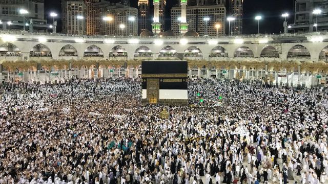 Peste două milioane de musulmani au început marele pelerinaj la Mecca, pe o căldură devastatoare