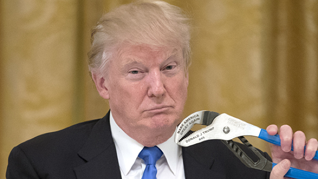 Președintele Donald Trump lansează noi critici la adresa procurorului general al SUA