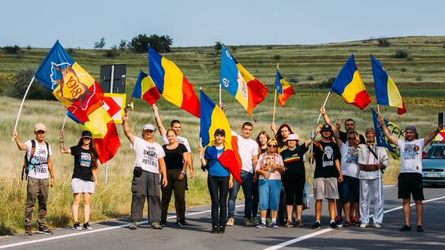 Grănicerii moldoveni nu permit să treacă podul de peste Prut unioniștilor care vin pe jos, de la Alba Iulia, la Chișinău
