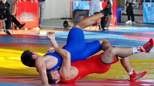 Doi luptători de stil liber vor reprezenta Republica Moldova în finala Europenelor de tineret, la Roma