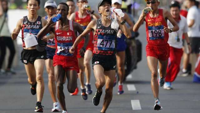 Atletism | Un chinez de 55 ani a alergat 100 de maratoane în 100 de zile consecutive