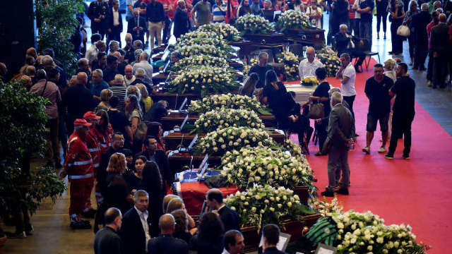 Italia | Funeralii naționale la Genova după prăbușirea unui pod rutier. Noi corpuri au fost descoperite