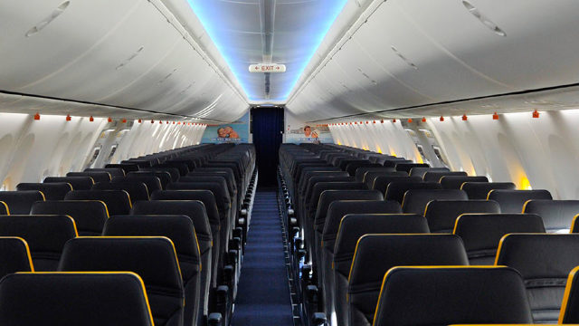 Ryanair: Avioanele companiei nu vor zbura dacă va fi obligată să lase libere locurile din mijloc pentru distanțare socială
