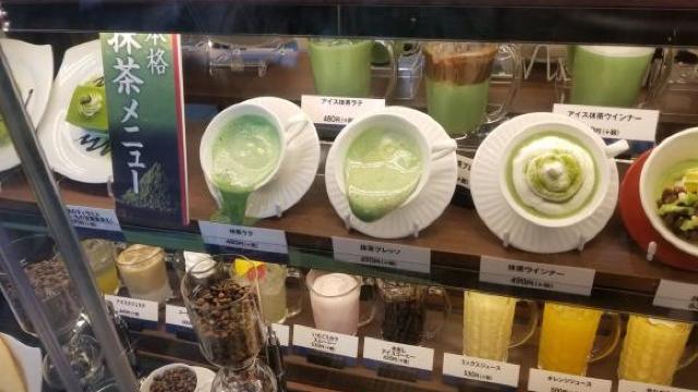 FOTO | E atât de cald în Japonia încât mâncarea decorativă din plastic a început să se topească