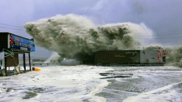 Un puternic taifun se îndrepta spre vestul Japoniei. Premierul a solicitat să se emită ordine de evacuare urgentă