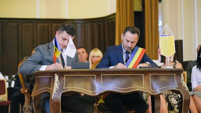 Sectorul Râșcani din Chișinău s-a înfrățit cu municipiul Arad din România