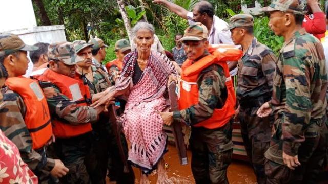 300 de oameni și-au pierdut viața  în urma inundațiilor în statul indian Kerala
