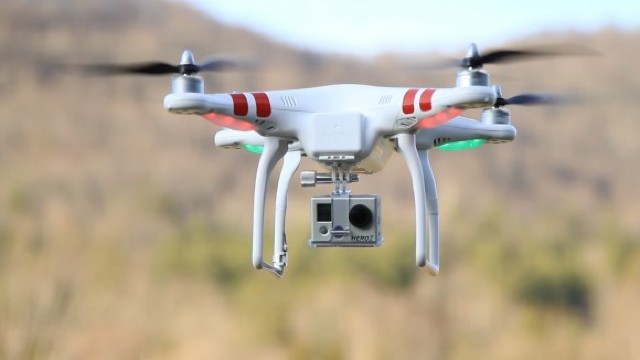 OPINIE | Proiectul regulamentului care impune restricții la filmarea cu drona trebuie retras